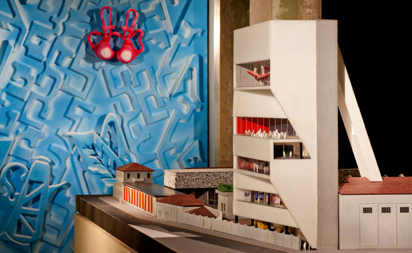 Another view of the scale model. © designboom