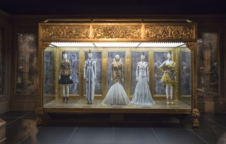 4-alexander-mcqueen-savage-beauty-exhibition-at-londons-va-museum
