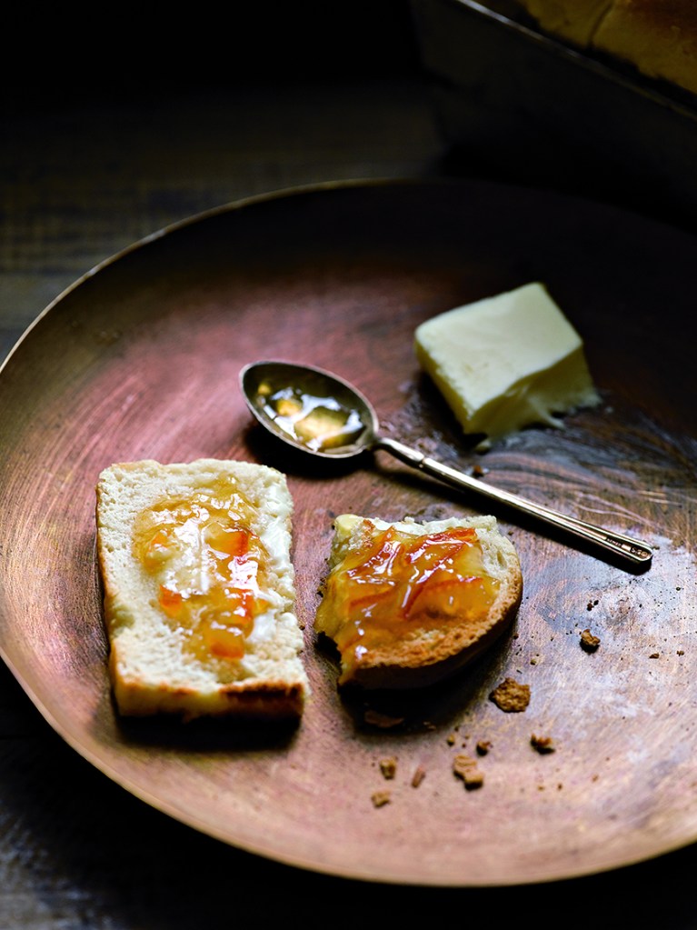 7 © Robyn Lea - Jackson's White Bread with local handmade preserves and butter