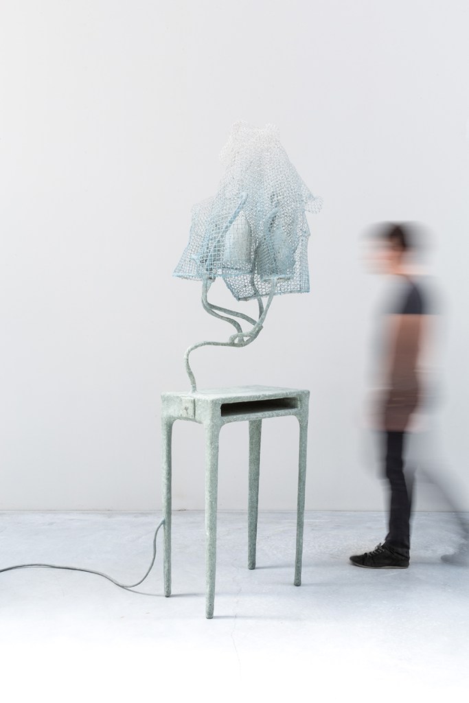 CARBONELL_Table Cocoon 1_02