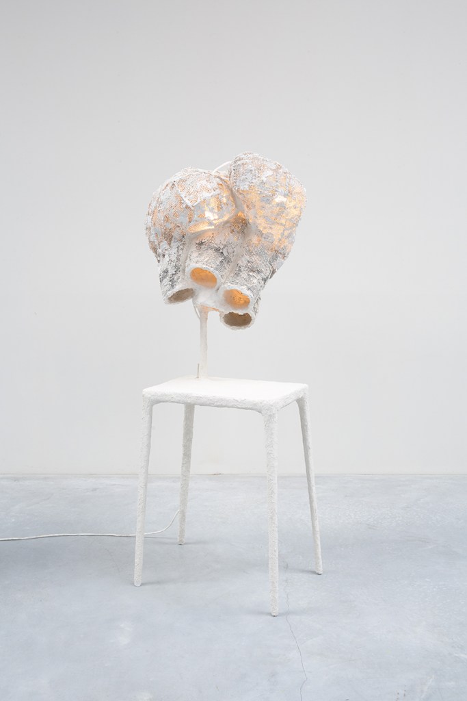 CARBONELL_Table Cocoon 3_01