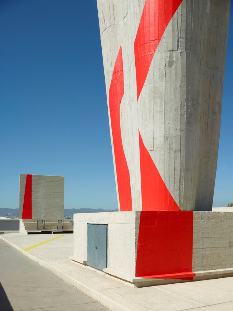 exhibition-ciel-ouvert-felice-varini-mamo-designboom-10-818x1091