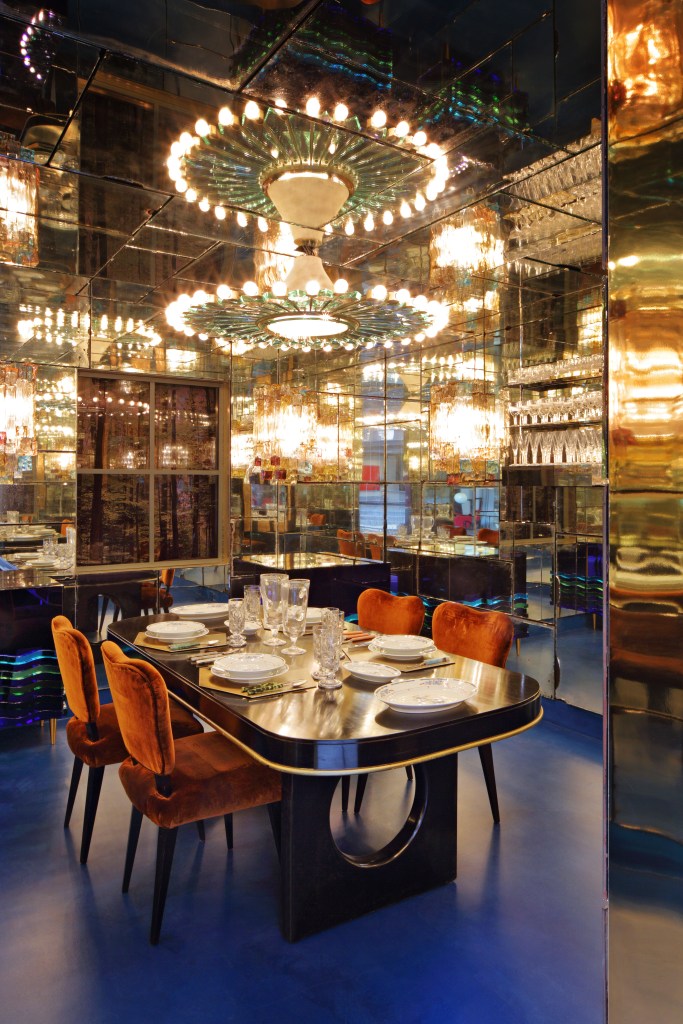 nilufardepot_robertobaciocchi_mirrorroom_01_mattiaiotti